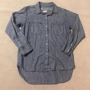 Madewell Chambray Denim Blue Long Sleeve Button Shirt - Women’s Size Medium